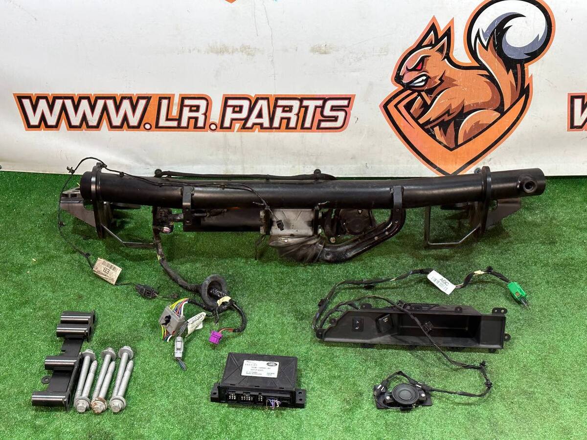 LR078930 Używany zestaw do montażu elektrycznego haka holowniczego Land Rover Discovery Sport L550 (2015-)